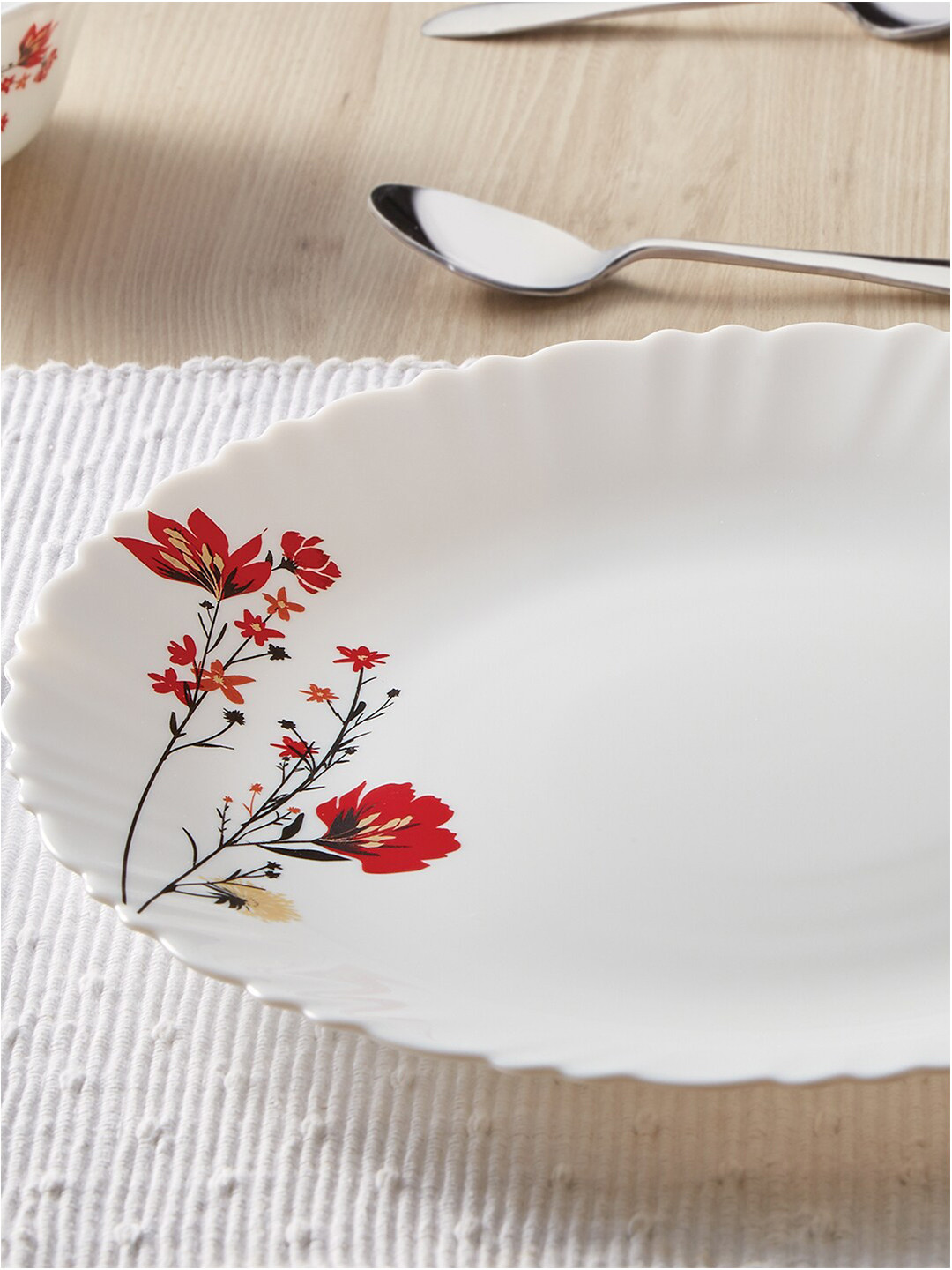 

Larah by BOROSIL Fluted Chrys Red 6 Pieces Printed Opalware Glossy Plates, White