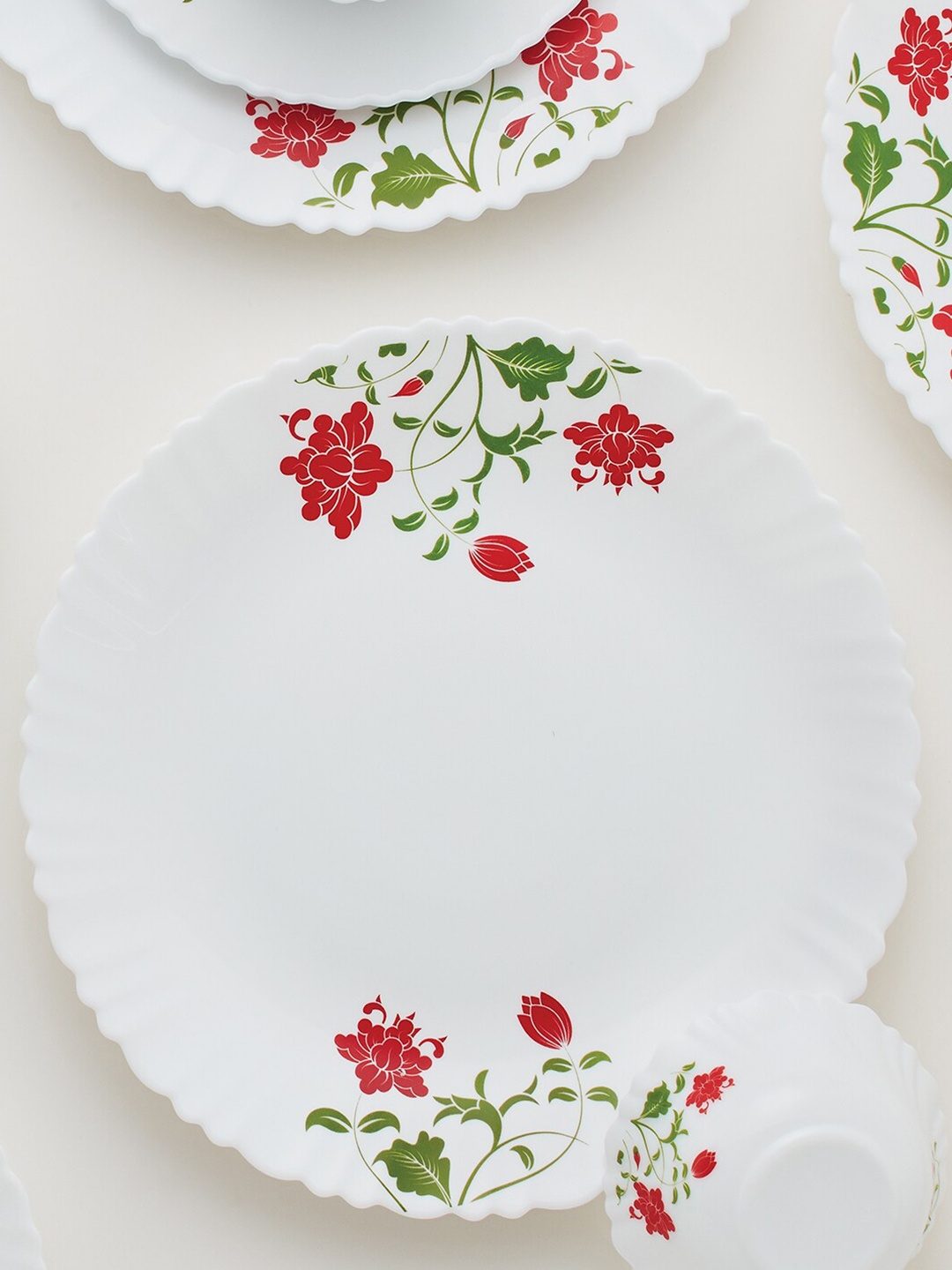 

Larah by BOROSIL Fluted Hazel White & Red 6 Pieces Printed Opalware Glossy Plates