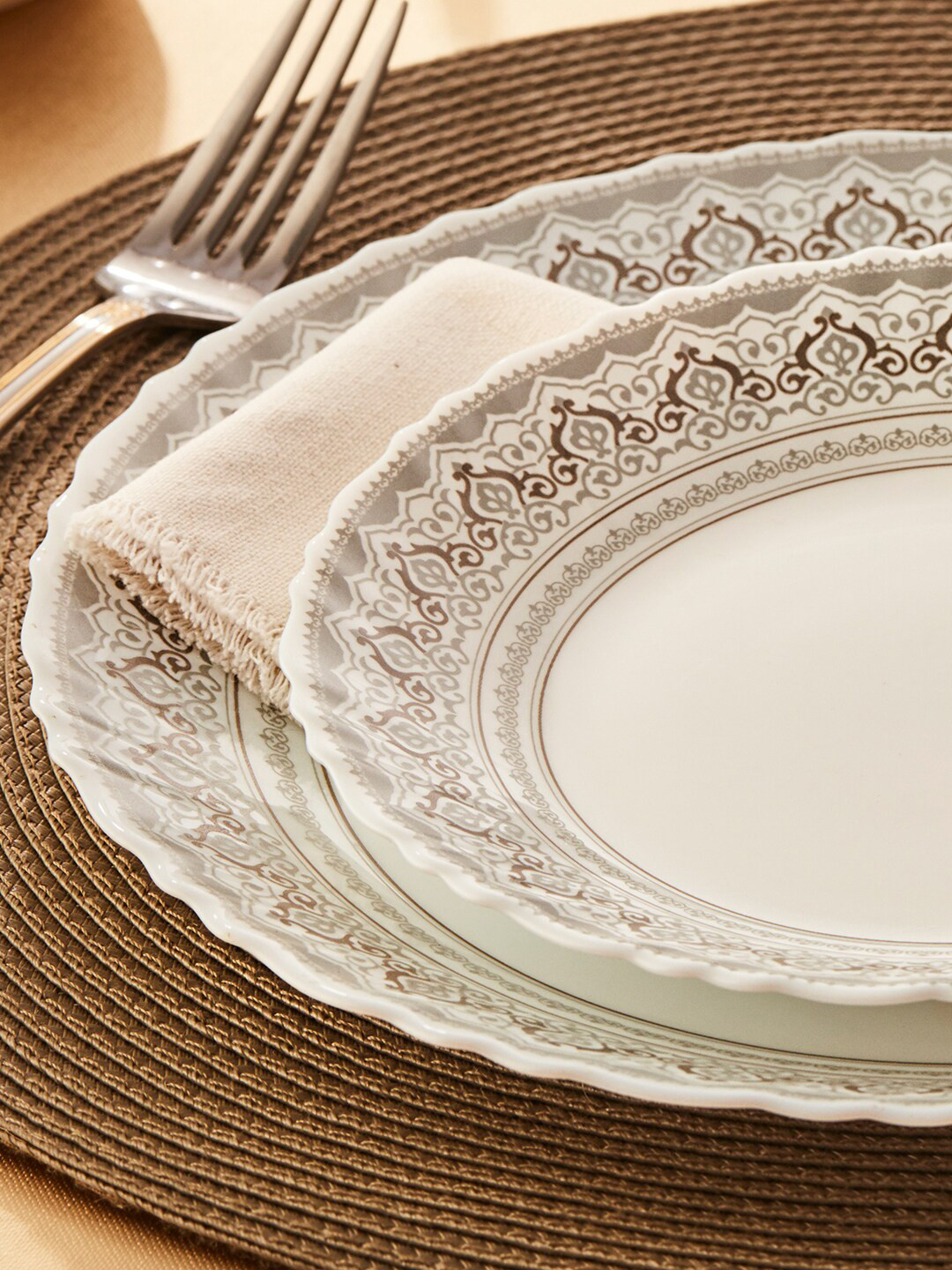 

Larah by BOROSIL Fluted Classic Pack Of 6 White & Blue Printed Dinner Set