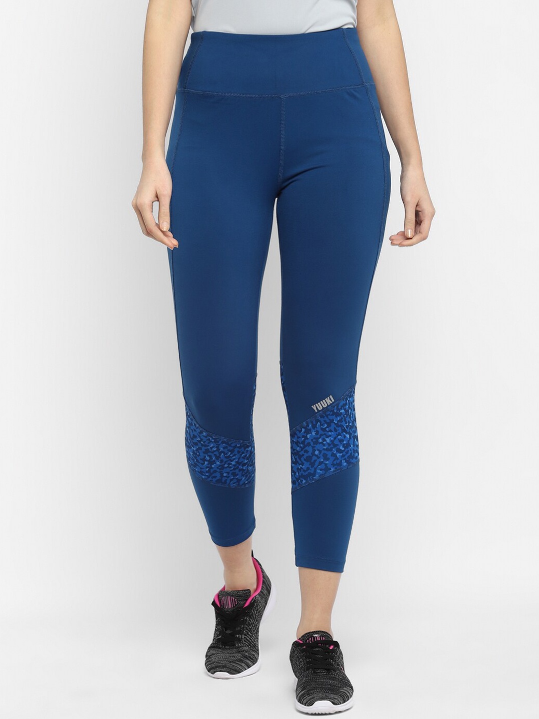 

Yuuki Women Blue Solid Antimicrobial Tights