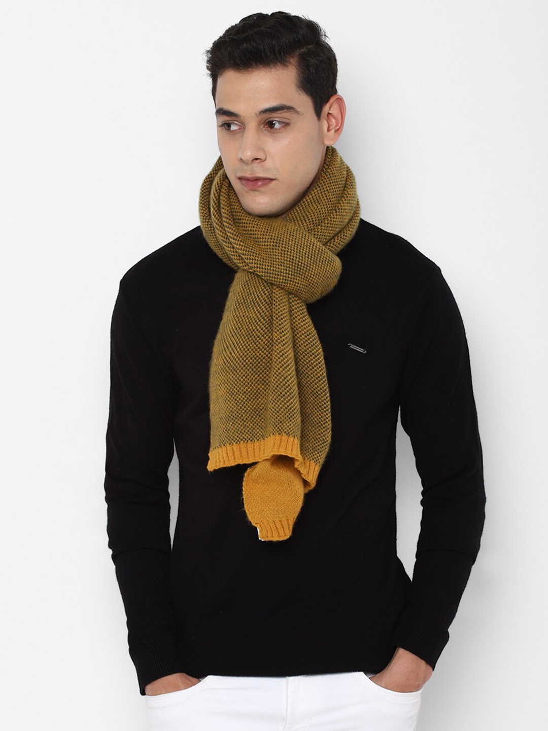 

FOREVER 21 Men Mustard Scarf