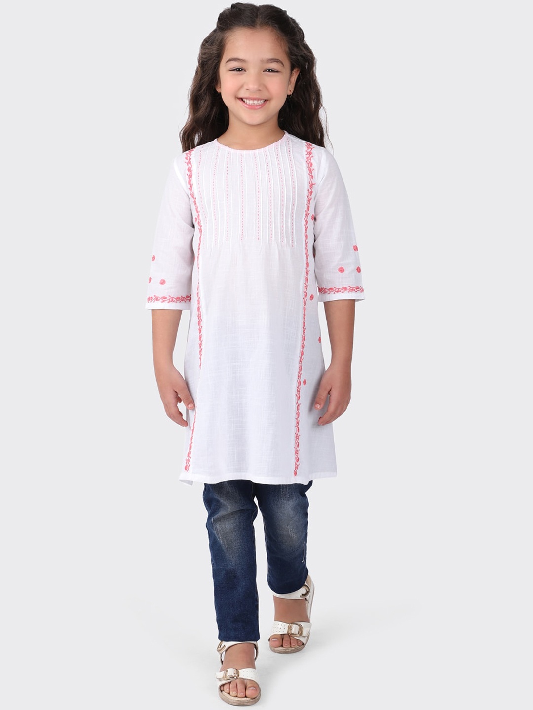 

Fabindia Girls White & Pink Embroidered Thread Work Kurta