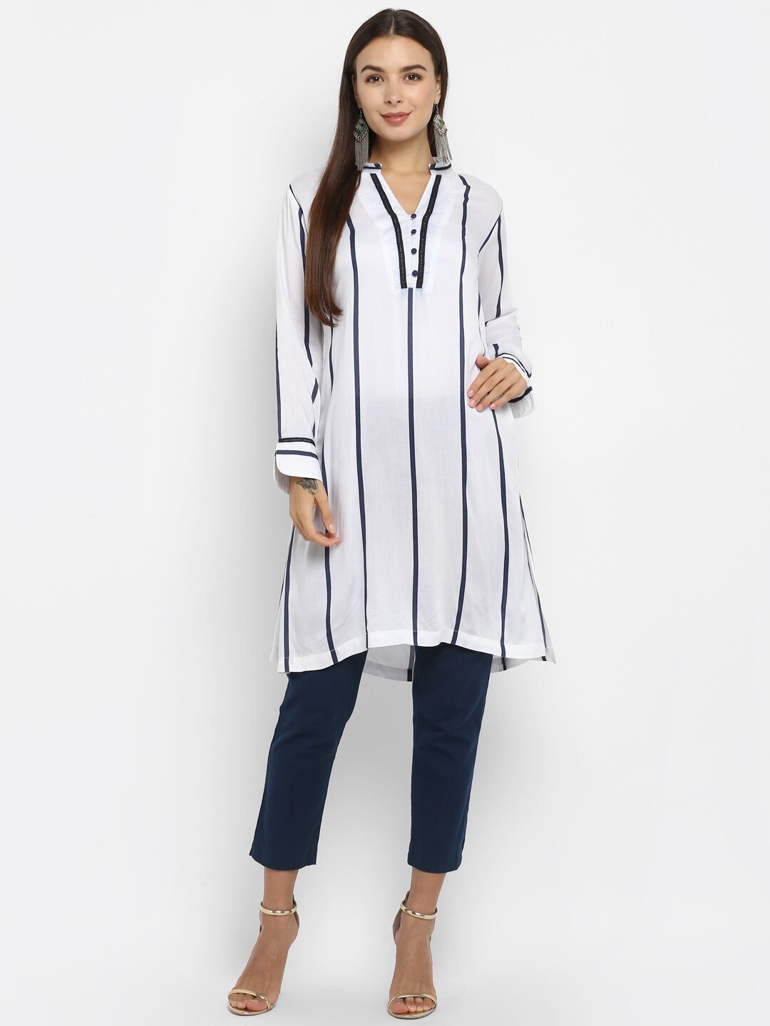 

DEEBACO Women White & Blue Printed Lace Detail Pure Cotton Kurta