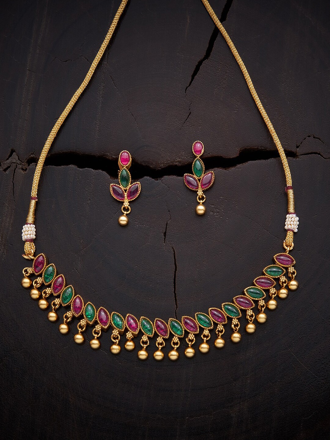 

Kushal's Fashion Jewellery Red & Green Necklace
