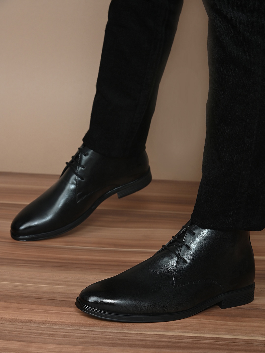 

San Frissco Men Black Lightweight Derbys