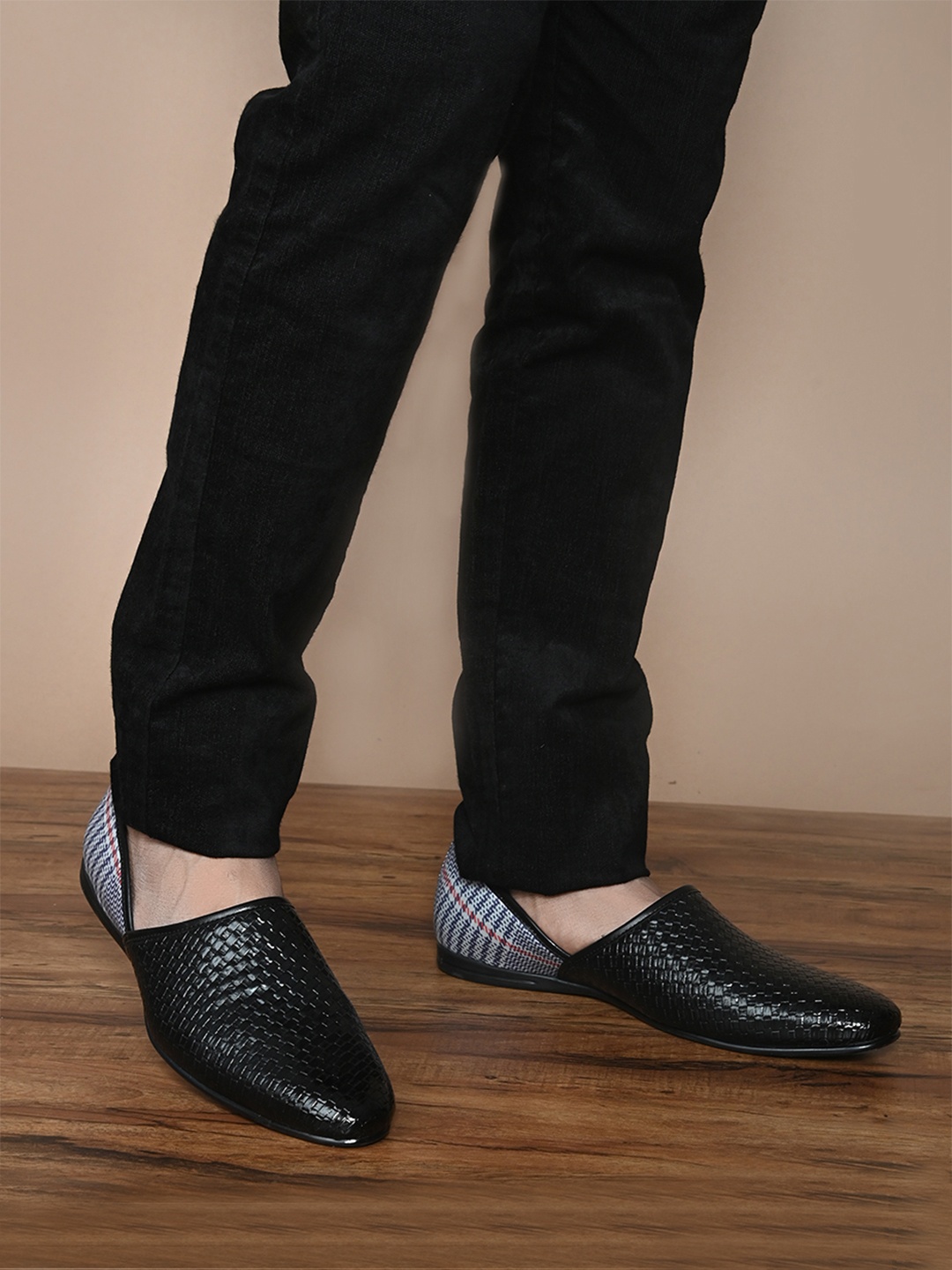 

San Frissco Men Black Faux Leather Ethnic Mojaris