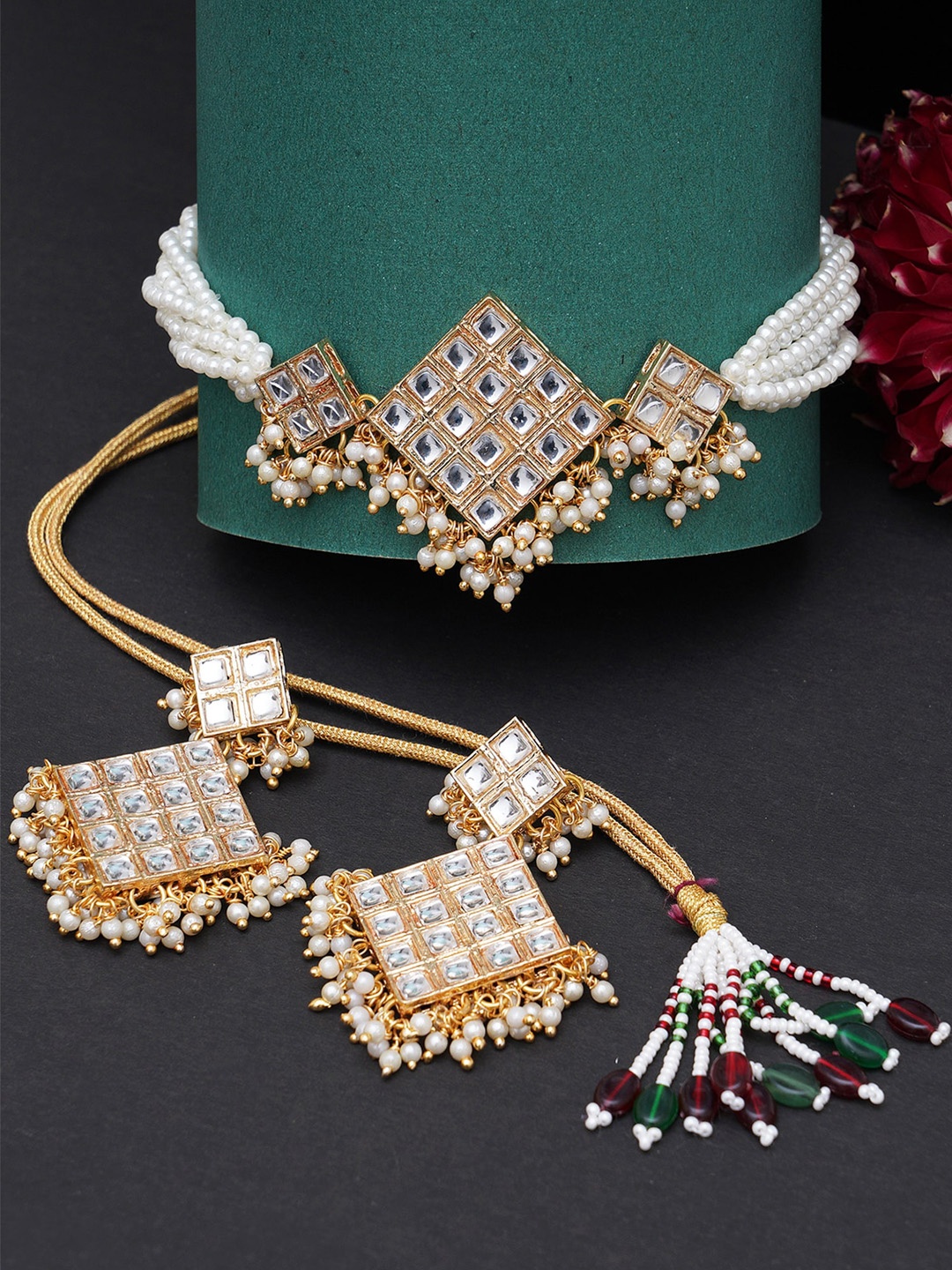 

KARATCART Gold-Plated & White Kundan & Beaded Choker Jewellery Set