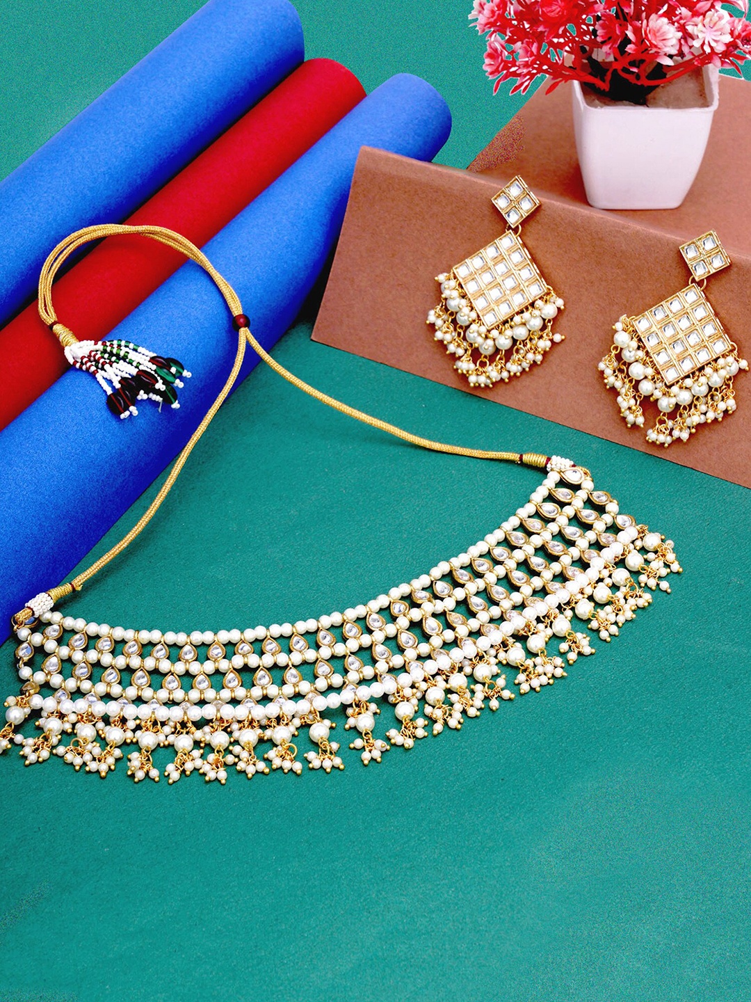 

KARATCART Gold-Plated White Kundan-Studded Jewellery Set