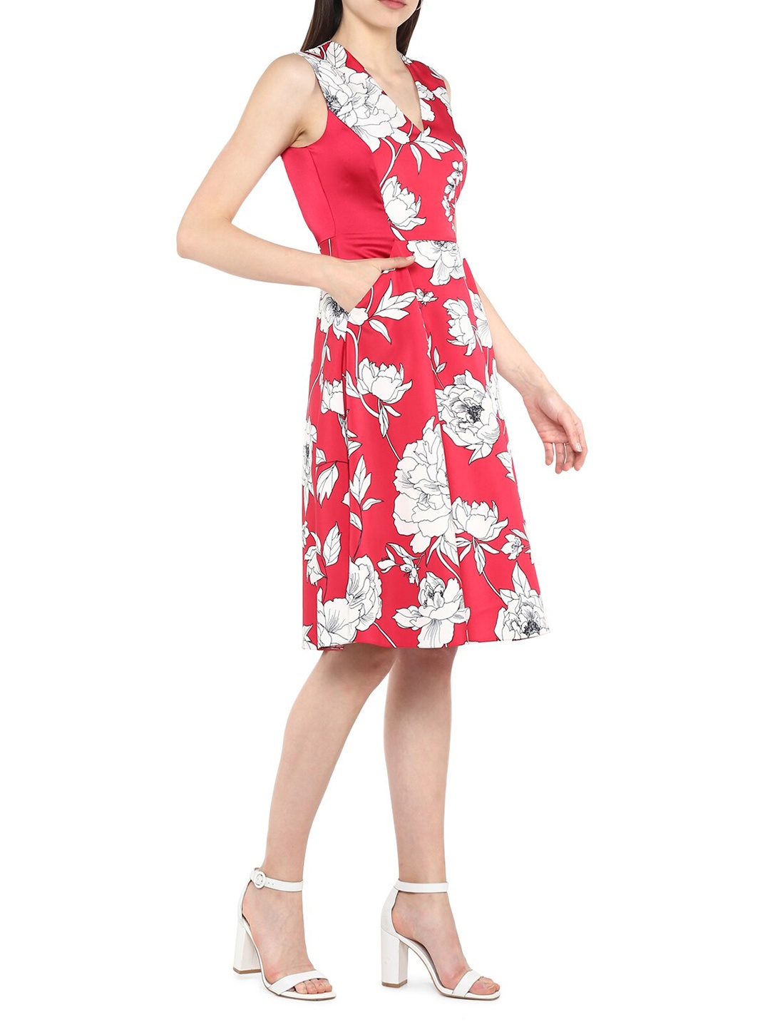 

Phase Eight Women Red Floral Printed Maxi Dress