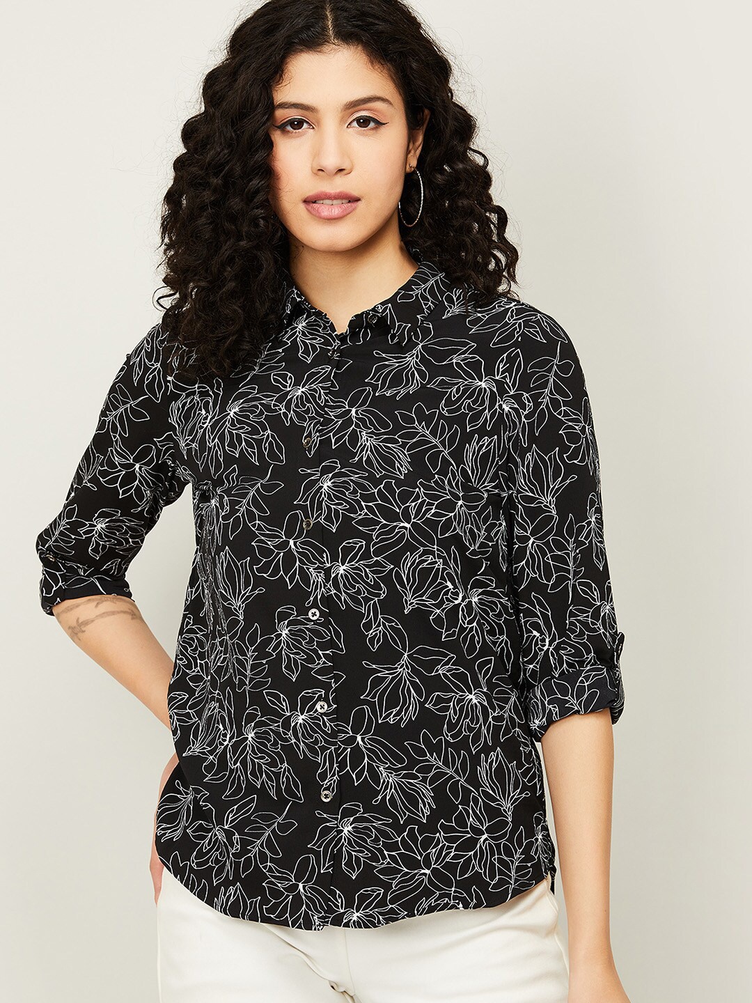 

Fame Forever by Lifestyle Black & White Floral Print Mandarin Collar Roll-Up Sleeves Shirt Style Top