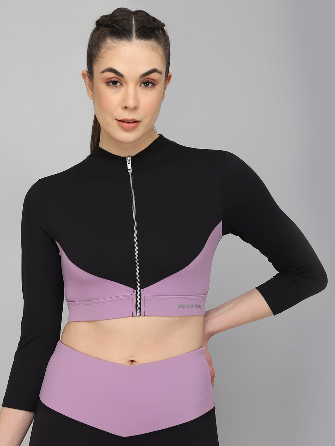 

MUSCLE TORQUE Women Black & Lavender Colourblocked High Neck Training or Gym T-shirt