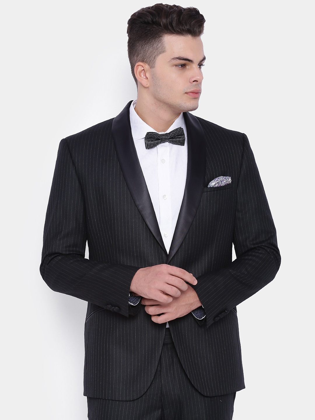 

SUITLTD Black Single-Breasted Regular Fit Tuxedo Blazer