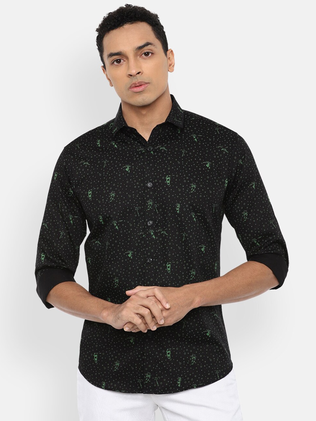 

V Dot Men Black & Green Slim Fit Printed Pure Cotton Casual Shirt