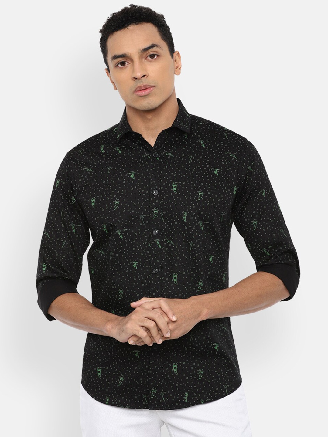 

V Dot Men Black & Green Slim Fit Printed Pure Cotton Casual Shirt