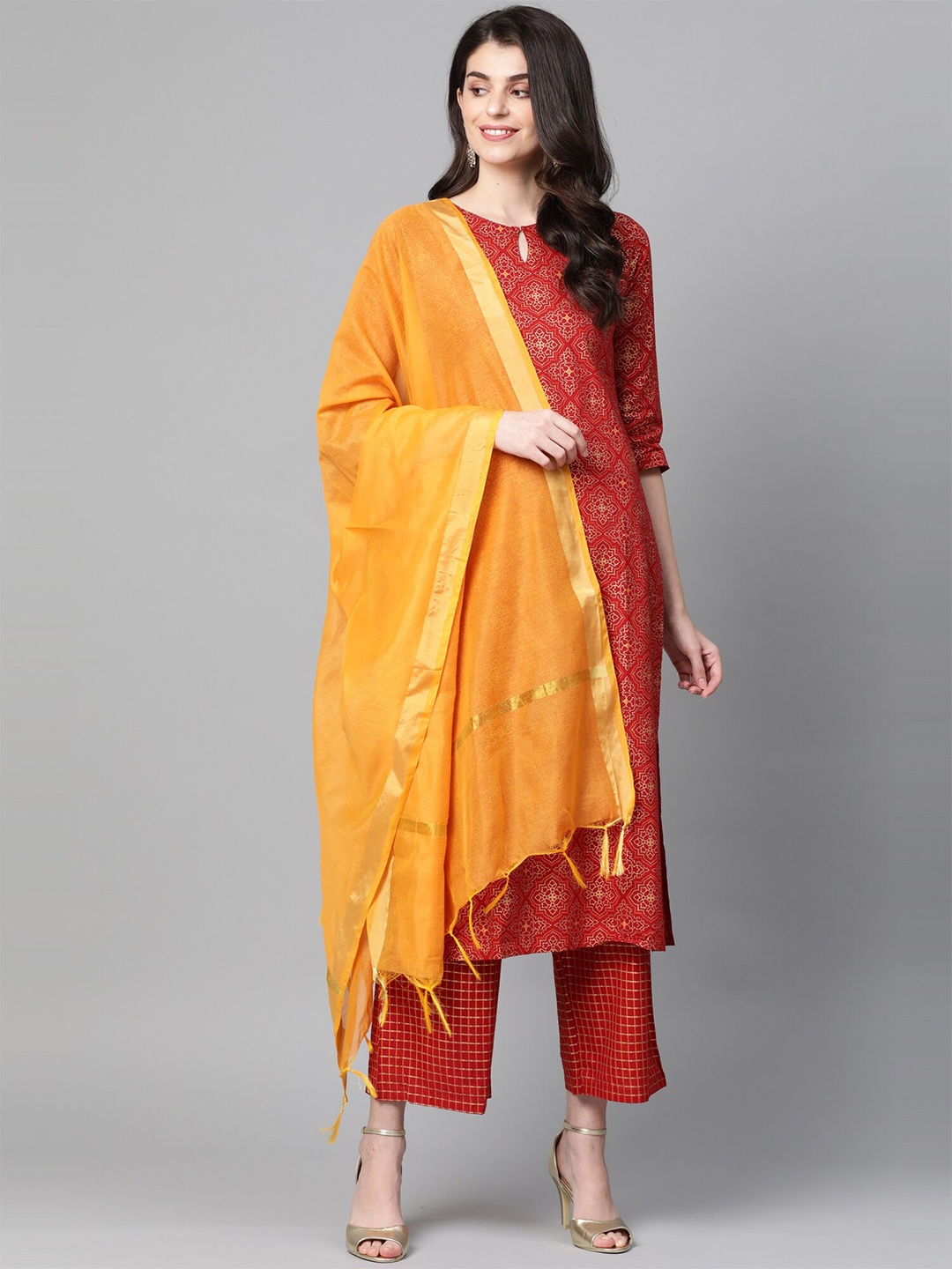 

Indo Era Yellow & Gold-Toned Dupatta