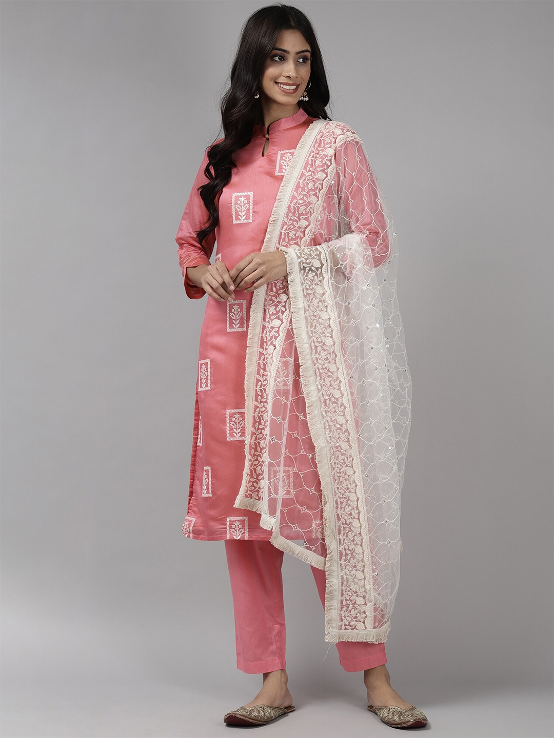 

Indo Era Women White Floral Embroidered Dupatta