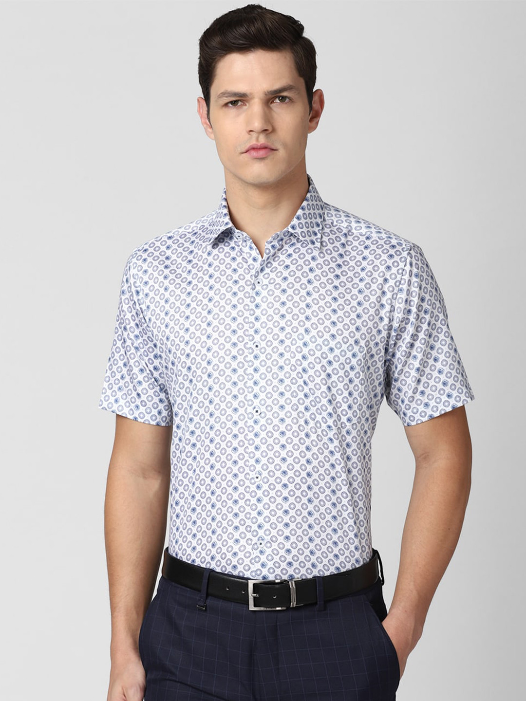 

Van Heusen Men White & Blue Geometric Printed Pure Cotton Formal Shirt
