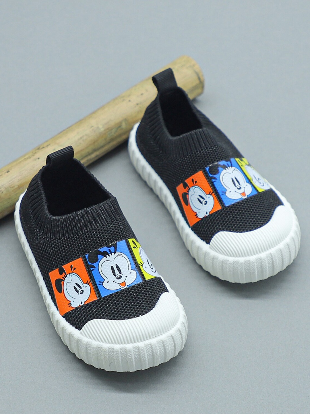 

FEETWELL SHOES Kids Black Printed Slip-On Sneakers