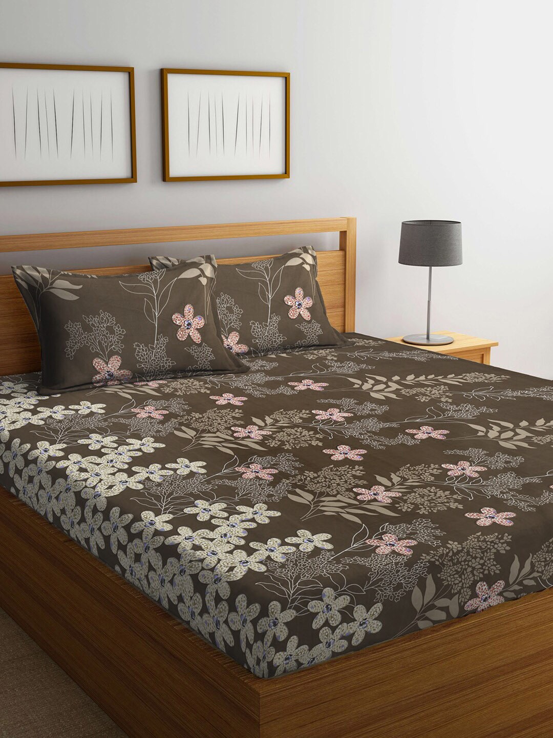 

KLOTTHE Brown & Off White Floral 210 TC King Bedsheet with 2 Pillow Covers