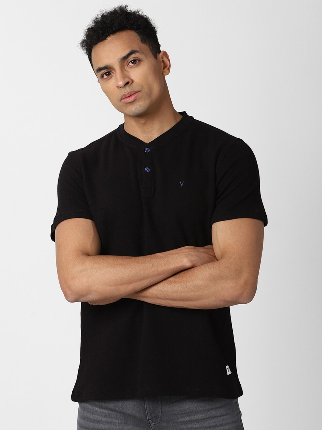 

VAN HEUSEN DENIM LABS Men Black Regular Fit T-shirt