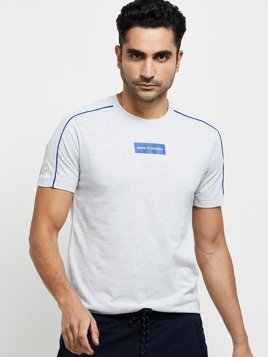

max Men White & Blue Typography Printed T-shirt