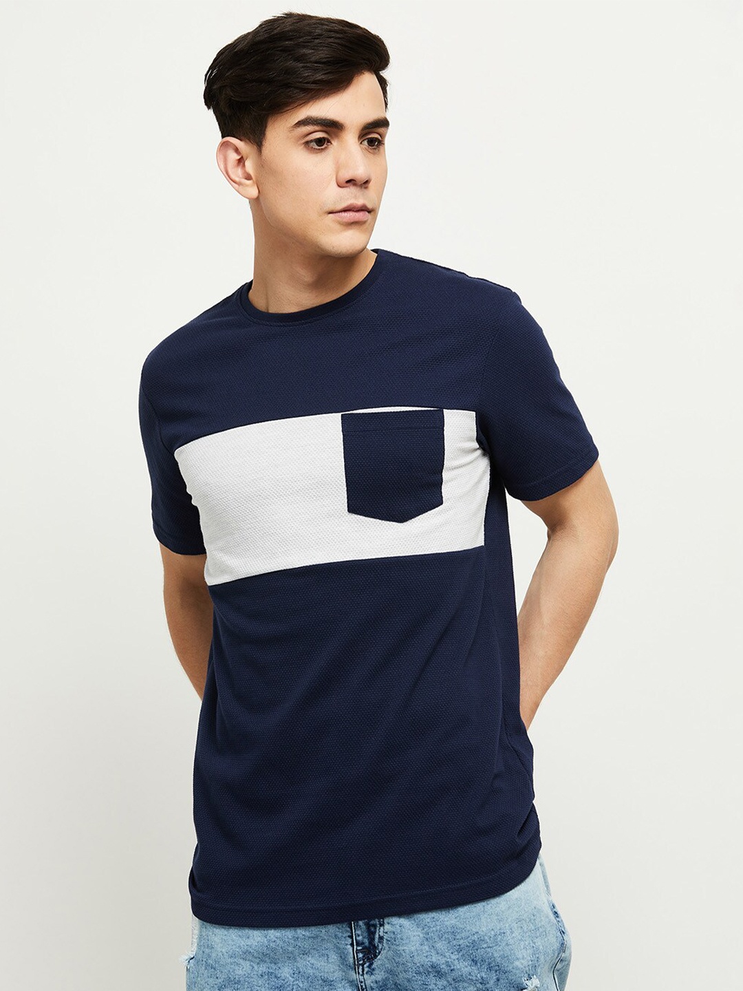 

max Men Blue & Grey Colourblocked T-shirt