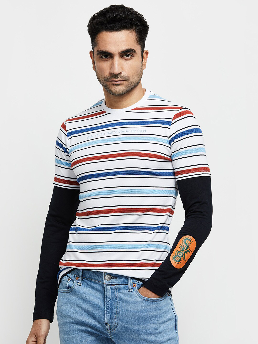 

max Men White & Blue Striped T-shirt