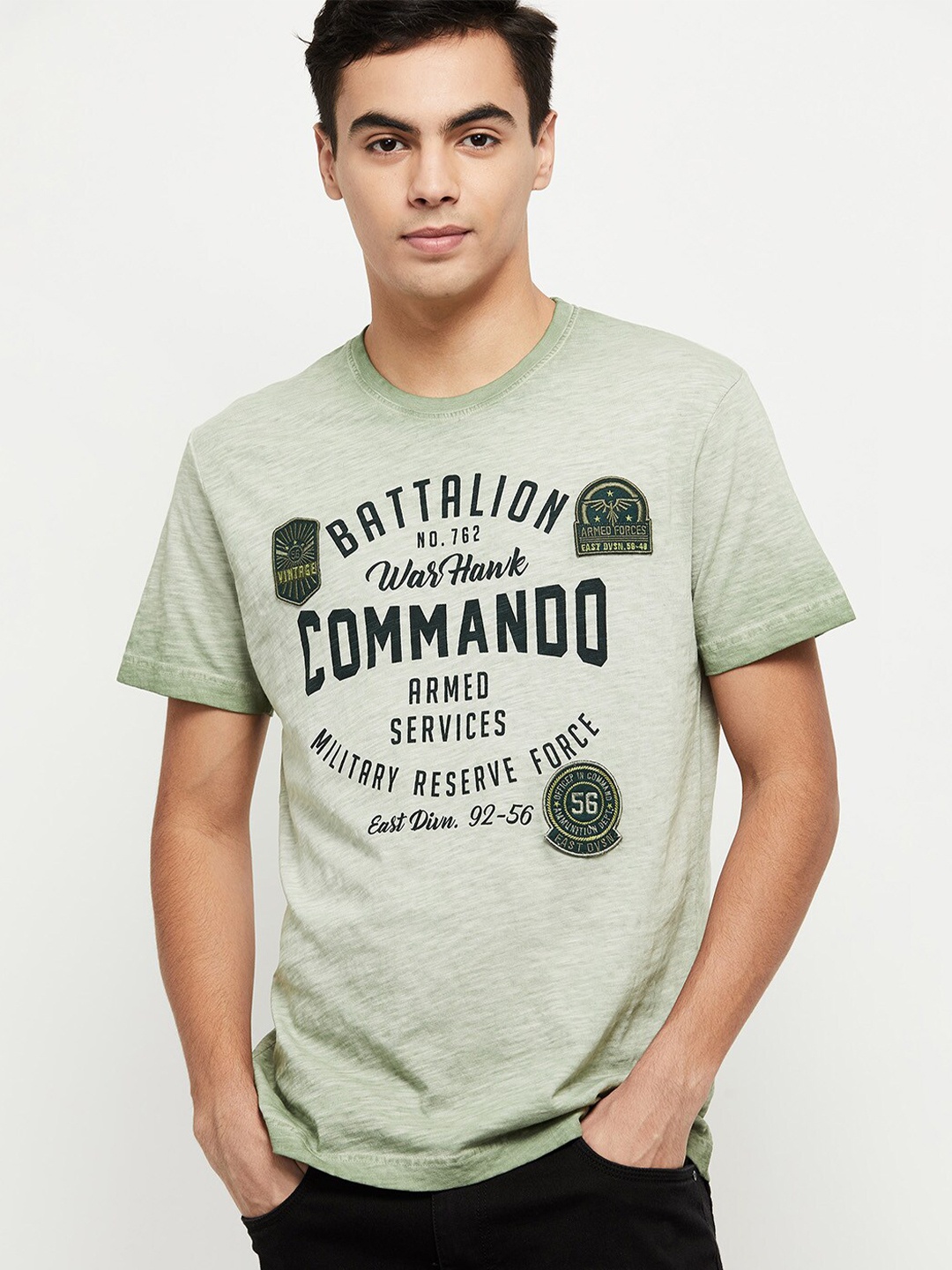 

max Men Green Typography Printed Applique T-shirt