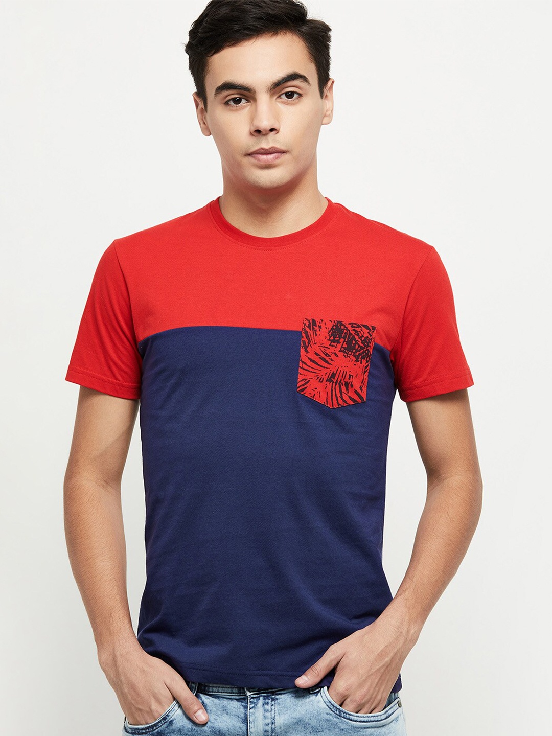 

max Men Navy Blue Colourblocked T-shirt