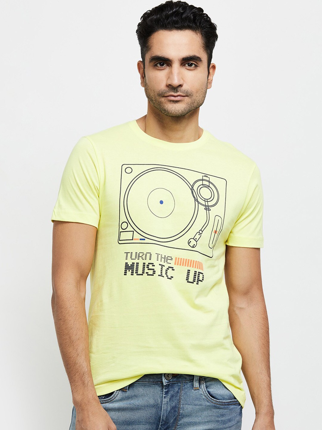 

max Men Yellow & Black Printed Pure Cotton T-shirt