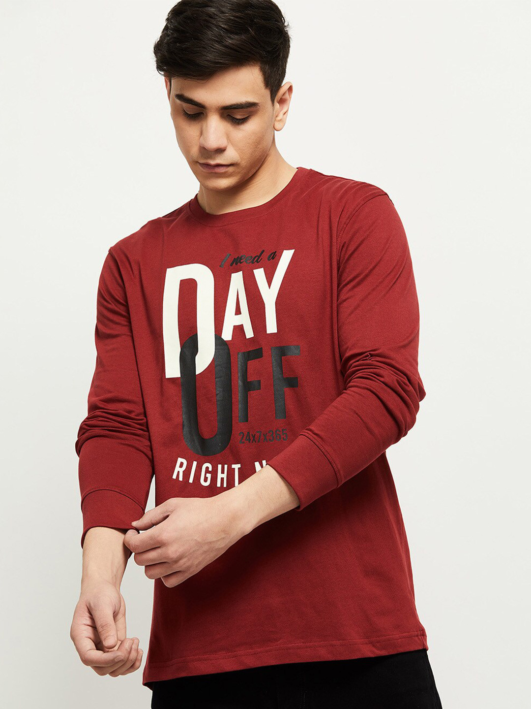 

max Men Maroon Typography Applique T-shirt