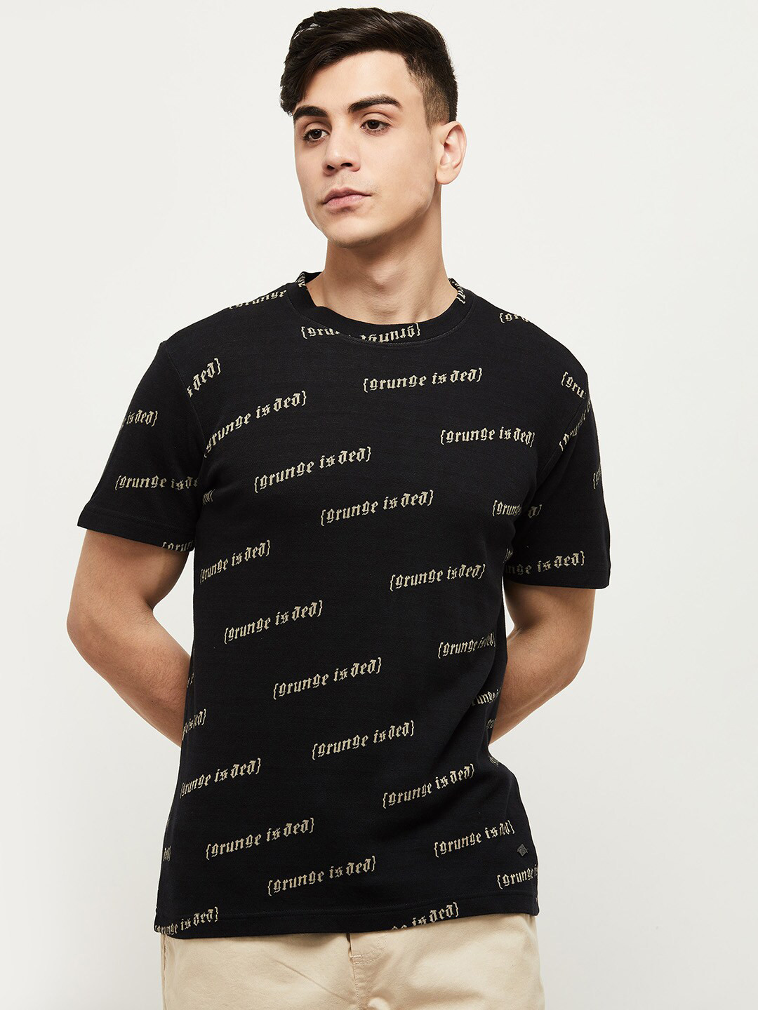 

max Men Black Typography Printed T-shirt