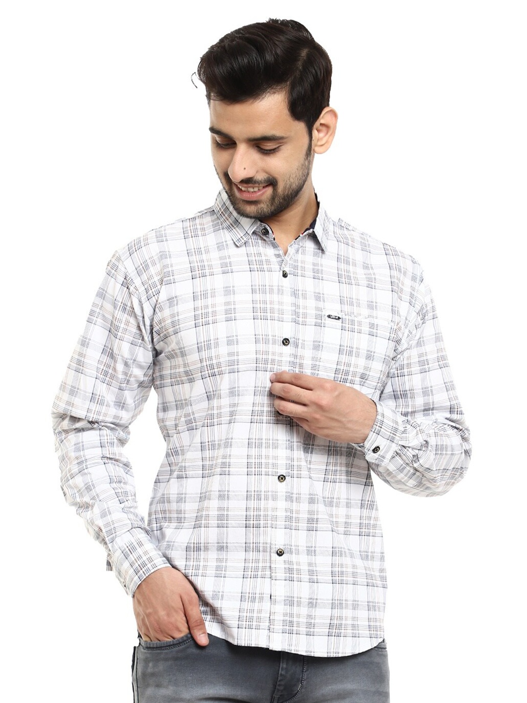 

V-Mart Men White Standard Slim Fit Checked Casual Shirt