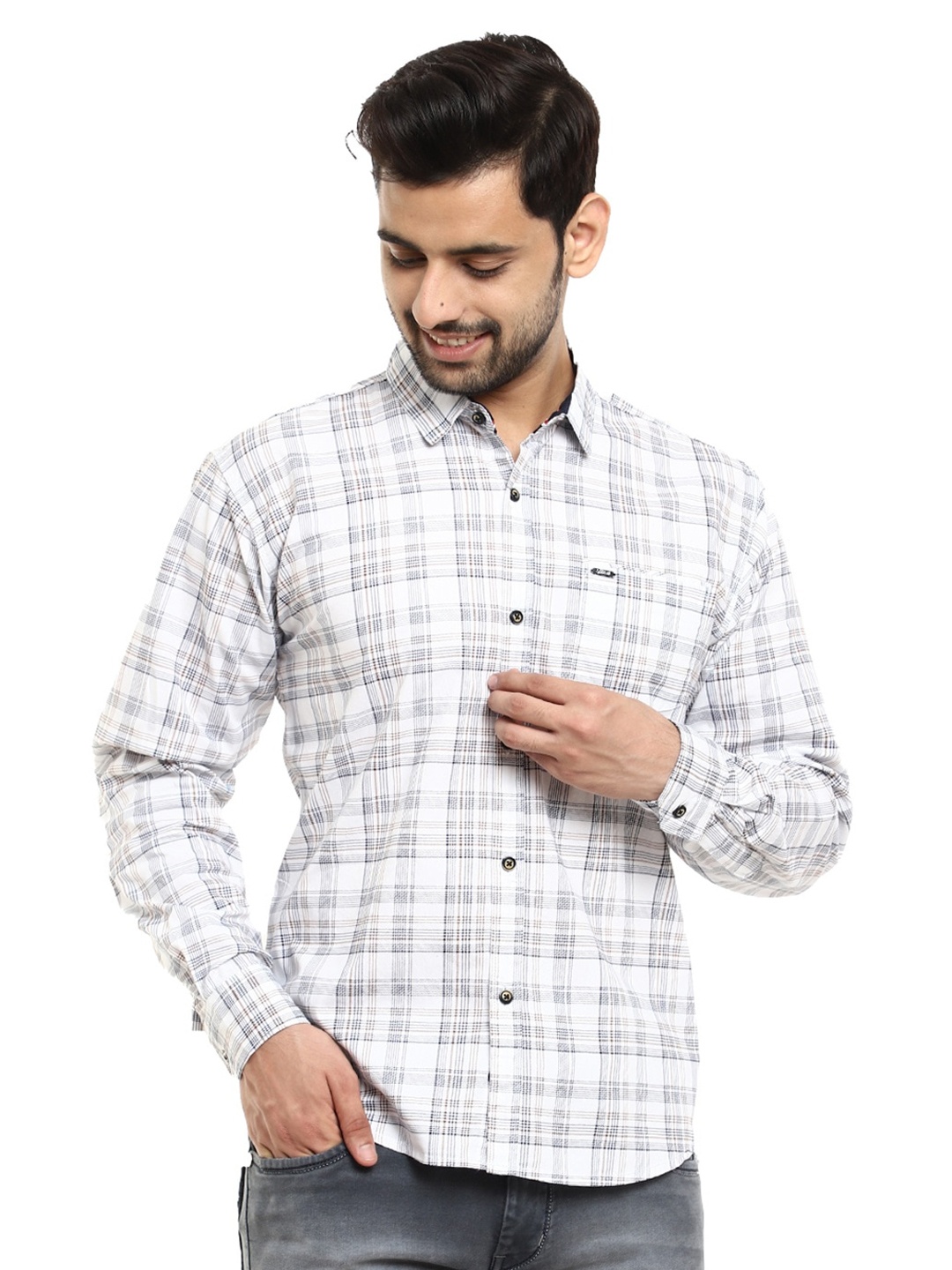 

V-Mart Men White Standard Slim Fit Checked Cotton Casual Shirt