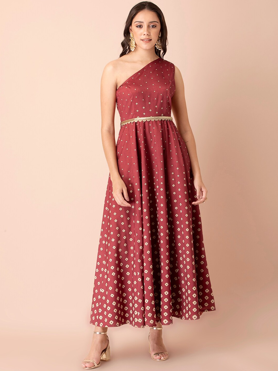 

INDYA Women Maroon & Golden Bandhani Printed One Shoulder Belted Kurta