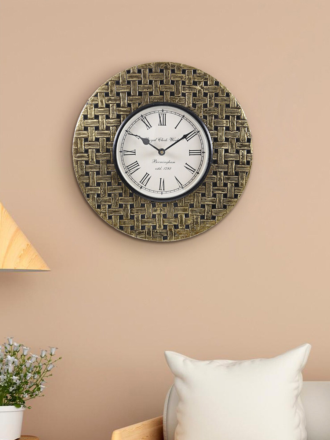 

Aapno Rajasthan Gold-Toned Textured Round Analogue Wall Clock