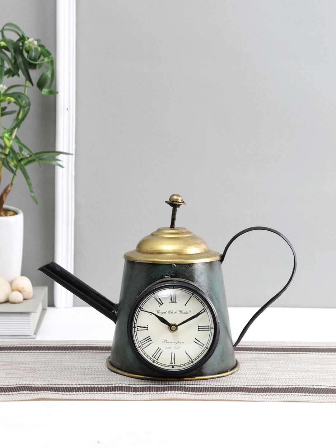 

Aapno Rajasthan Gold-Toned & Black Abstract Shaped Traditional Table Clock