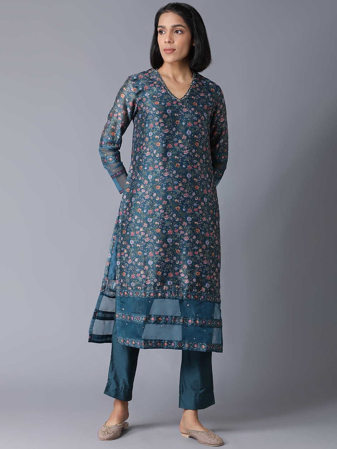 

WISHFUL Women Green Floral Printed Sequinned Kurta with Trousers