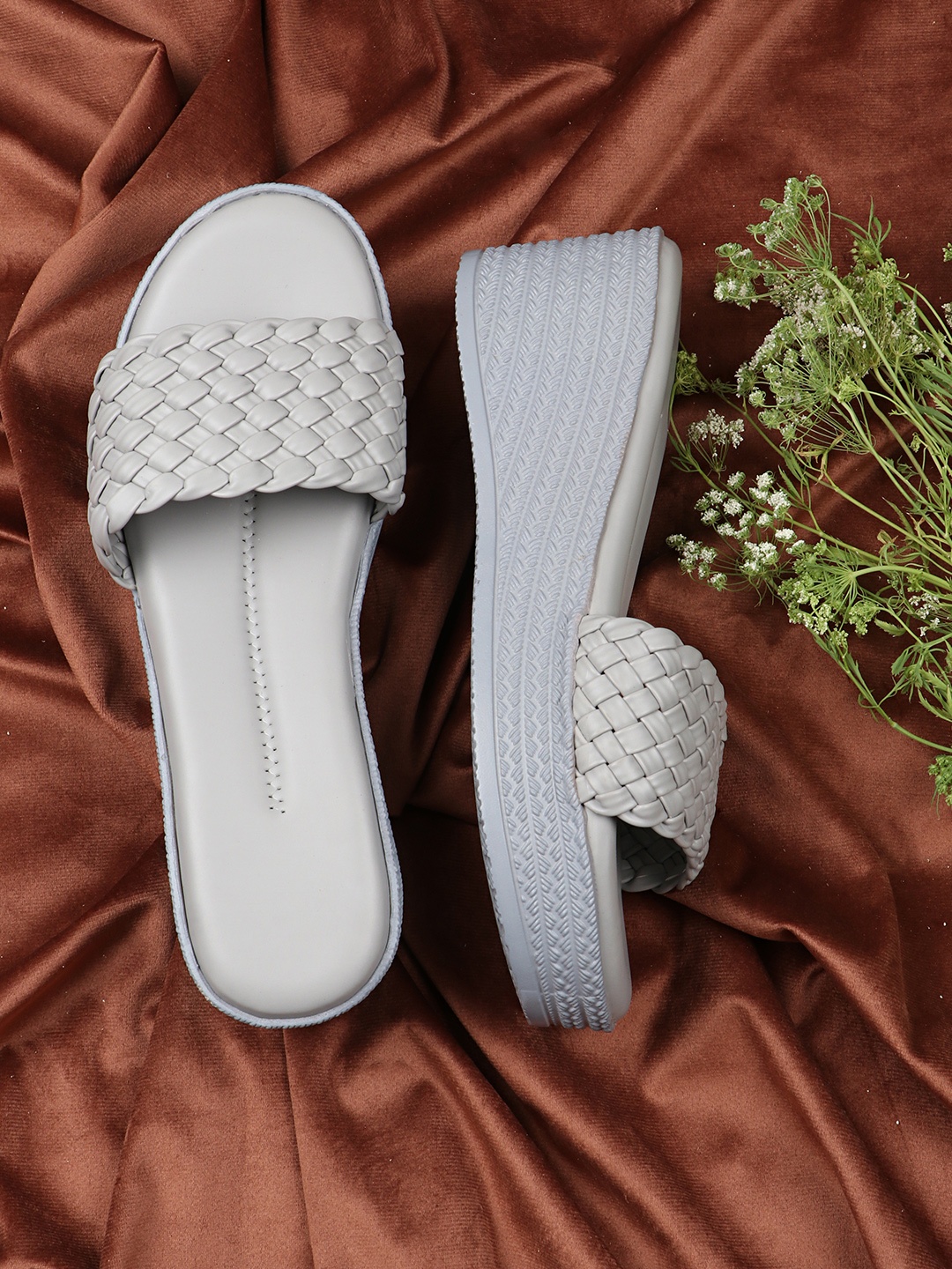 

THE WHITE POLE Grey Wedge Mules