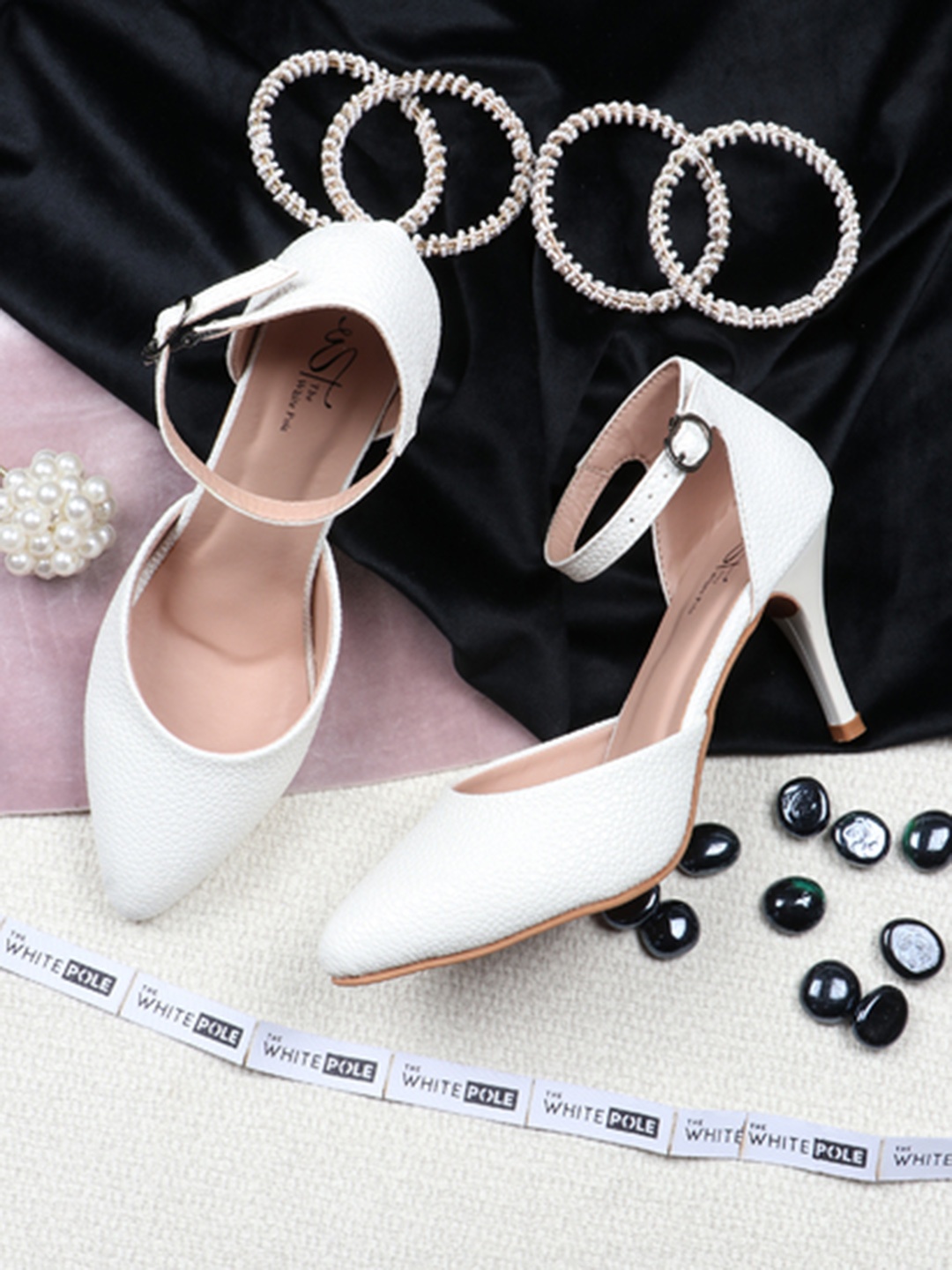 

THE WHITE POLE White Party Pumps