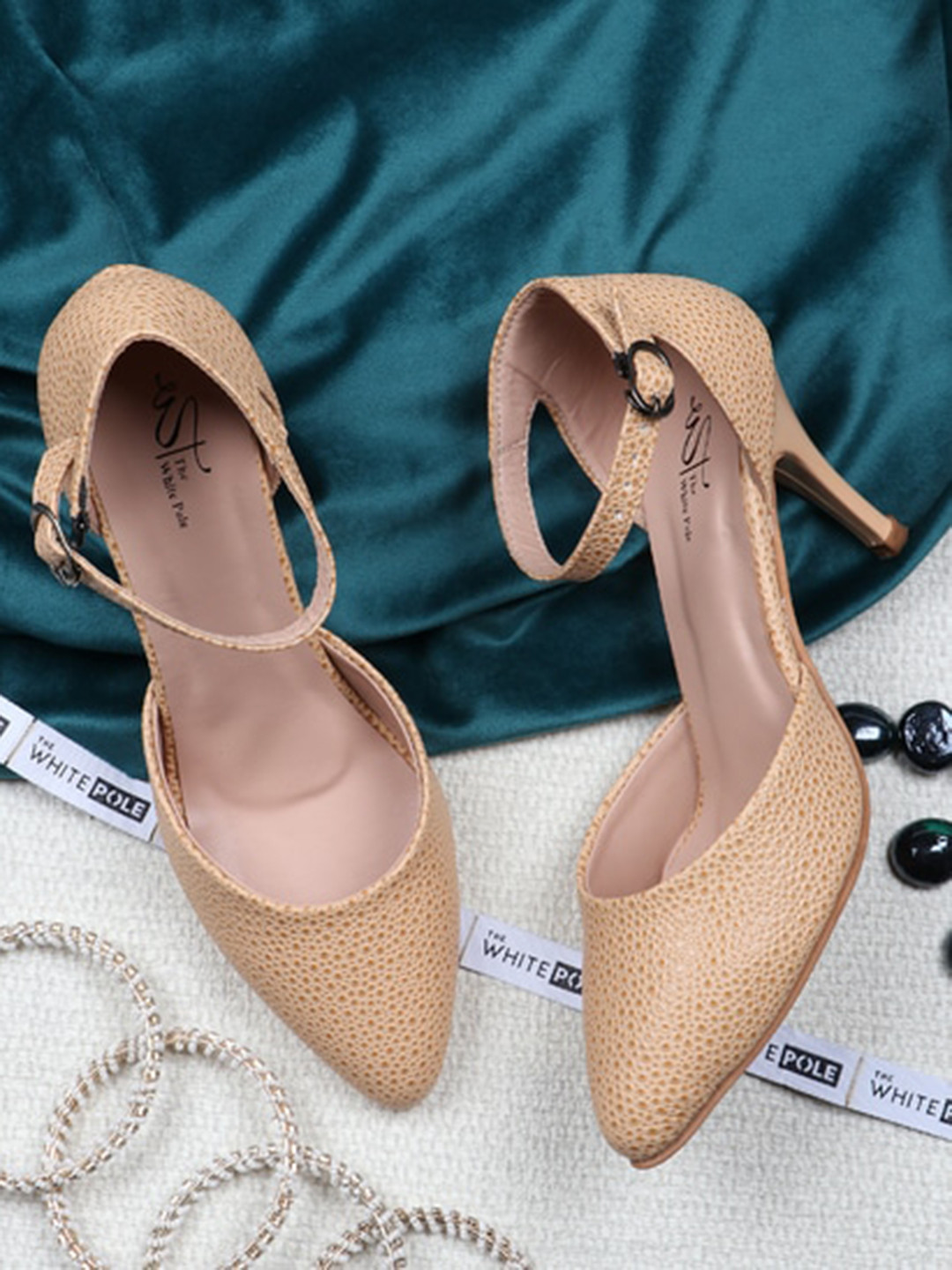 

THE WHITE POLE Cream-Coloured Party Stiletto Pumps