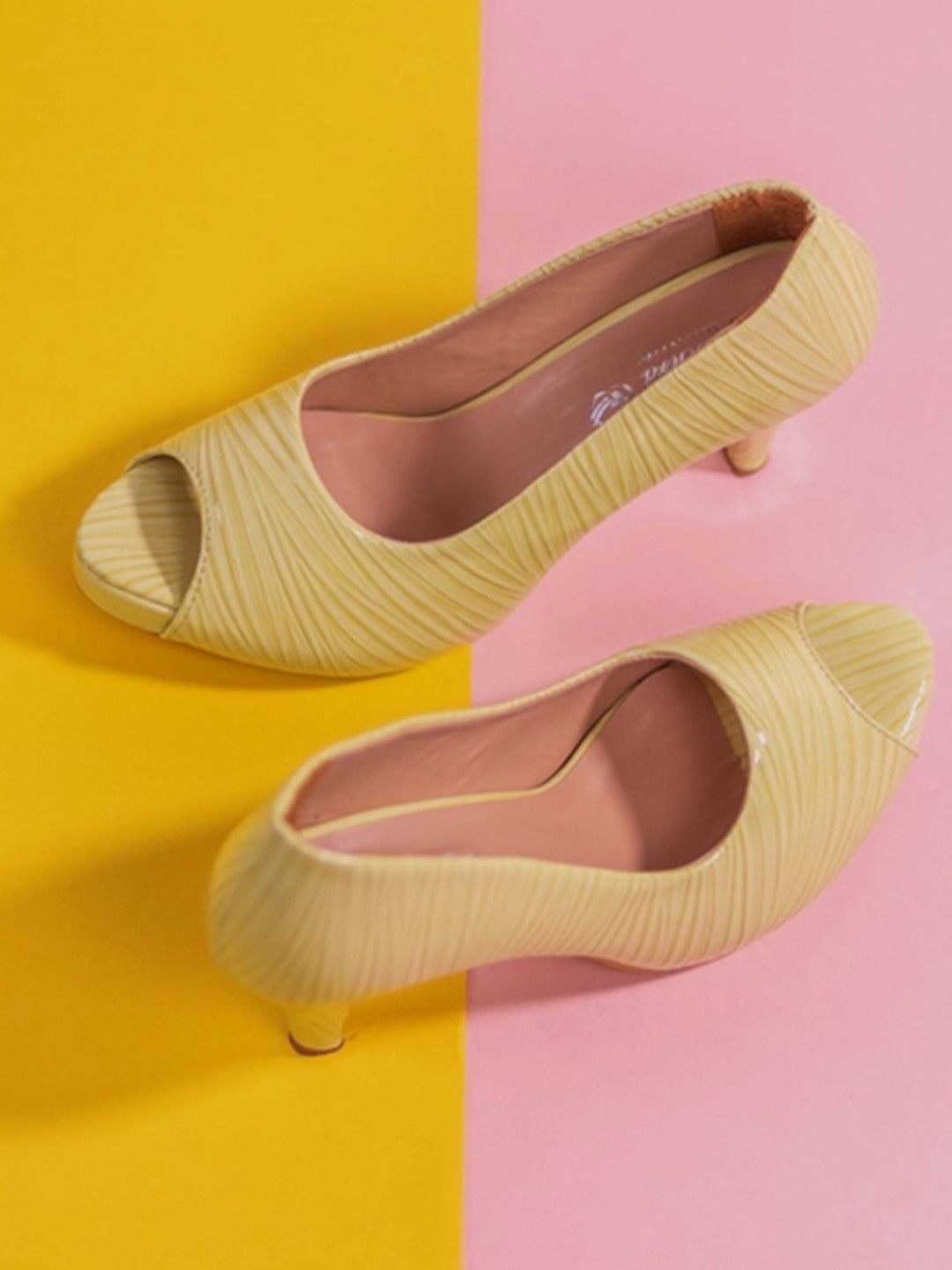 

THE WHITE POLE Brown Block Mules