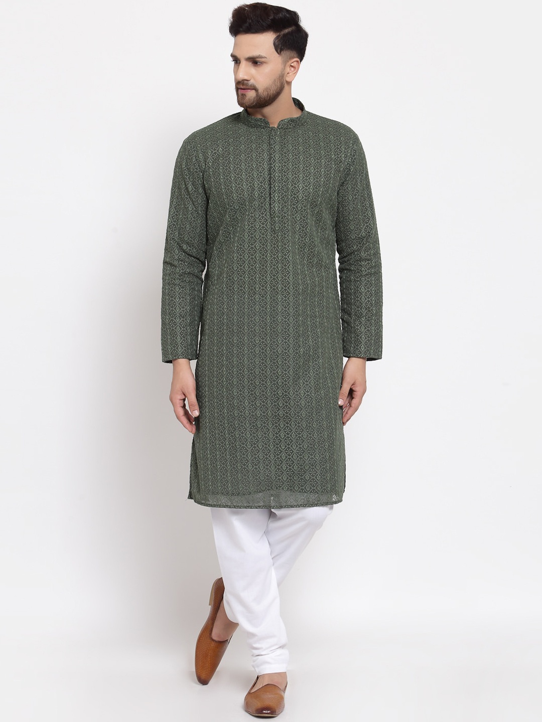 

MOHANLAL SONS Men Green & White Embroidered Chikankari Kurta with Churidar