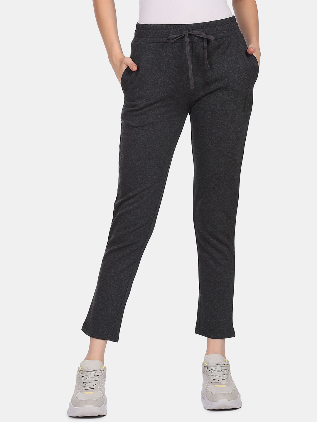 

Sugr Women Grey Solid Straight Fit Cropped Track Pants