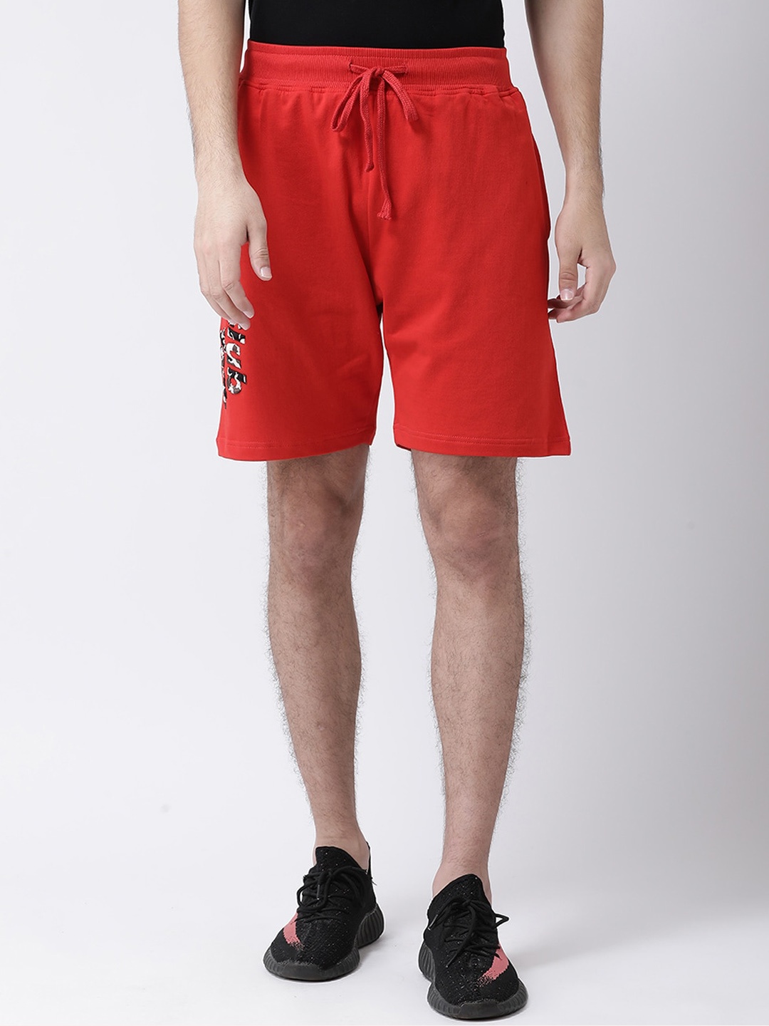 

Club York Men Red Regular Fit Solid Cotton Shorts