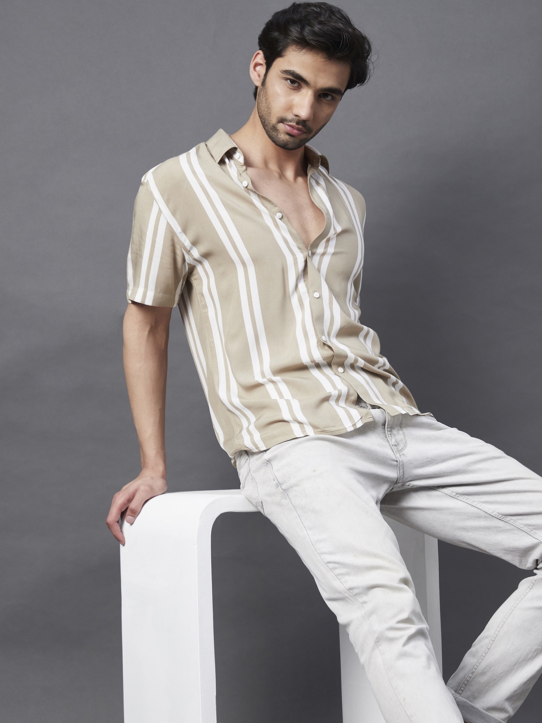 

Rigo Men Beige & White Slim Fit Striped Casual Shirt