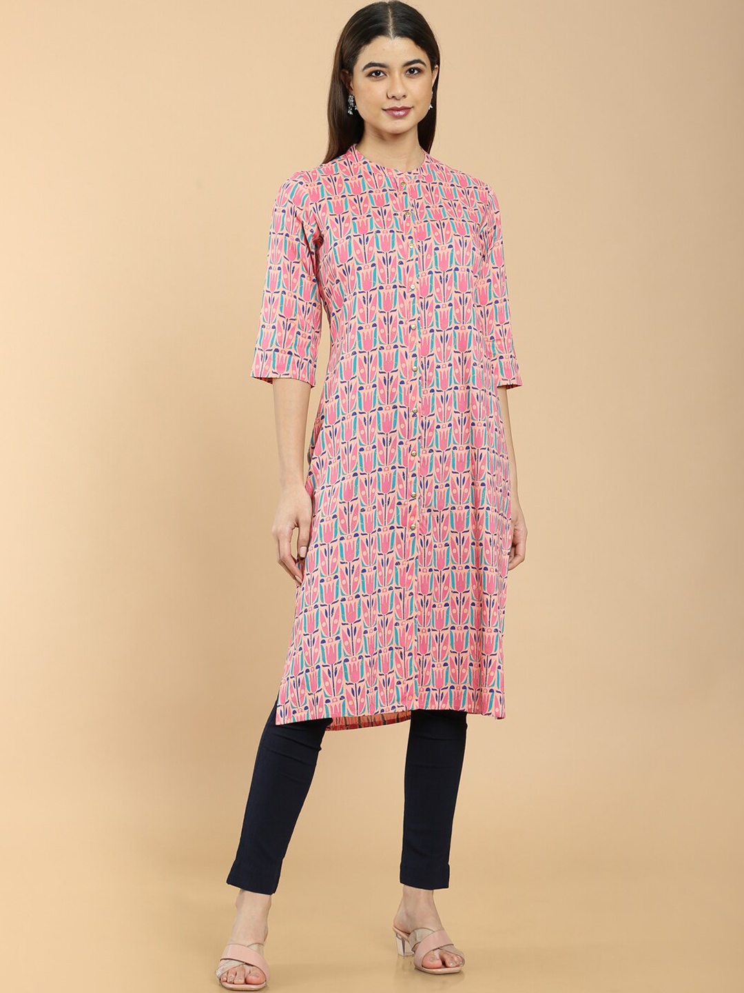

Soch Women Pink & Blue Geometric Printed Straight Kurta