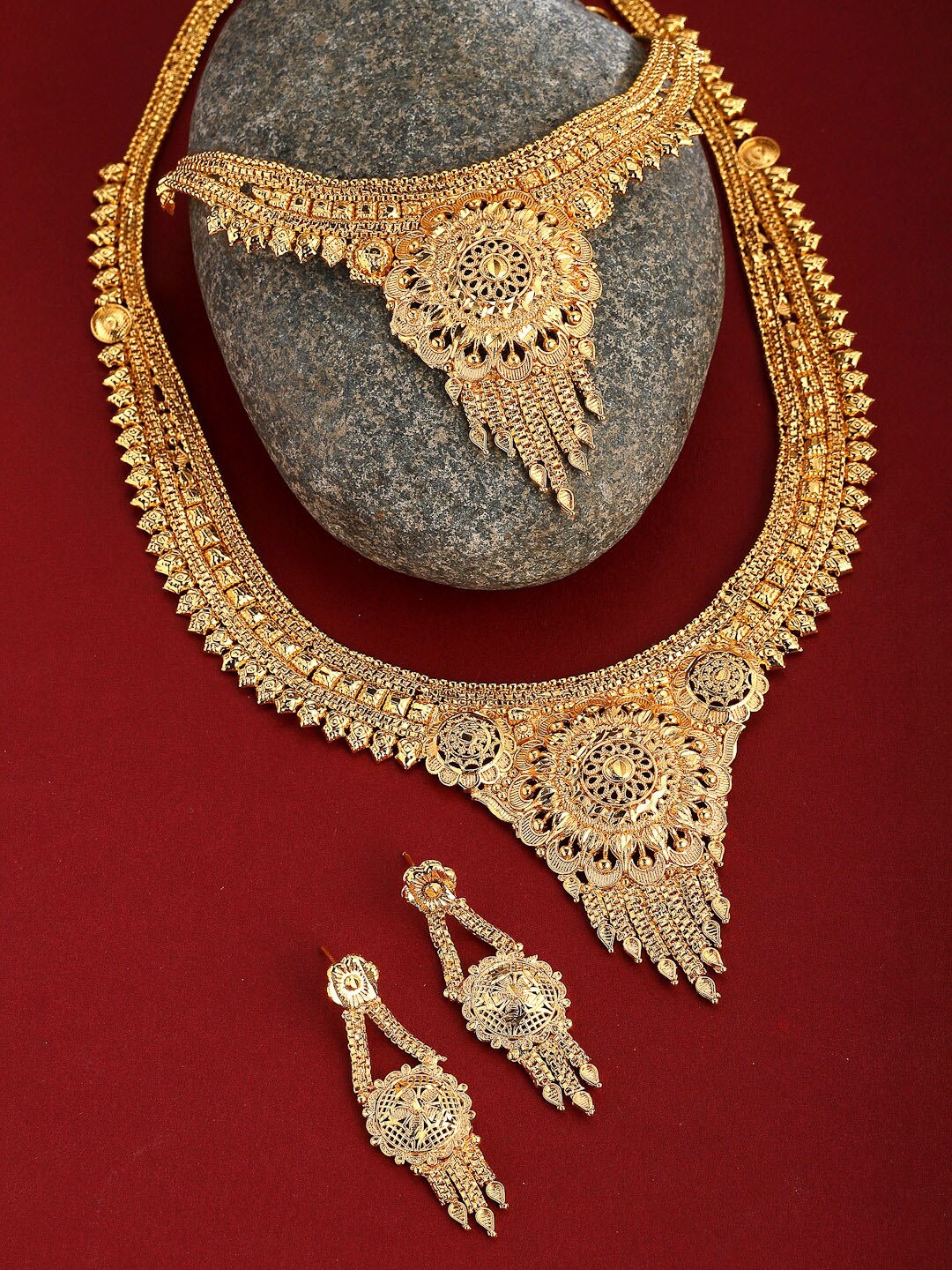 

ZENEME Gold-Plated Textured Temple Jewellery Set