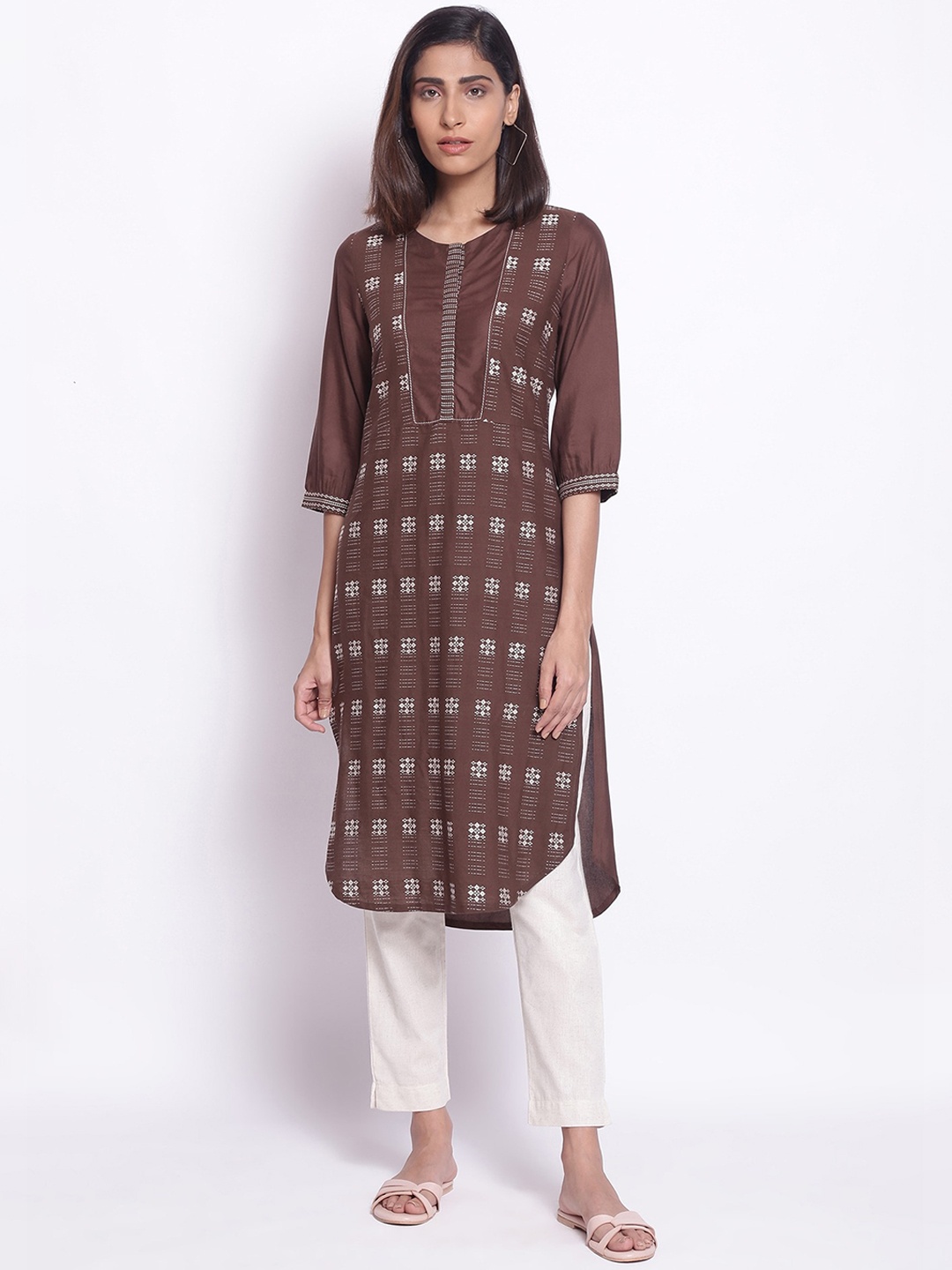 

W Women Brown & White Geometric Embroidered Thread Work Kurta