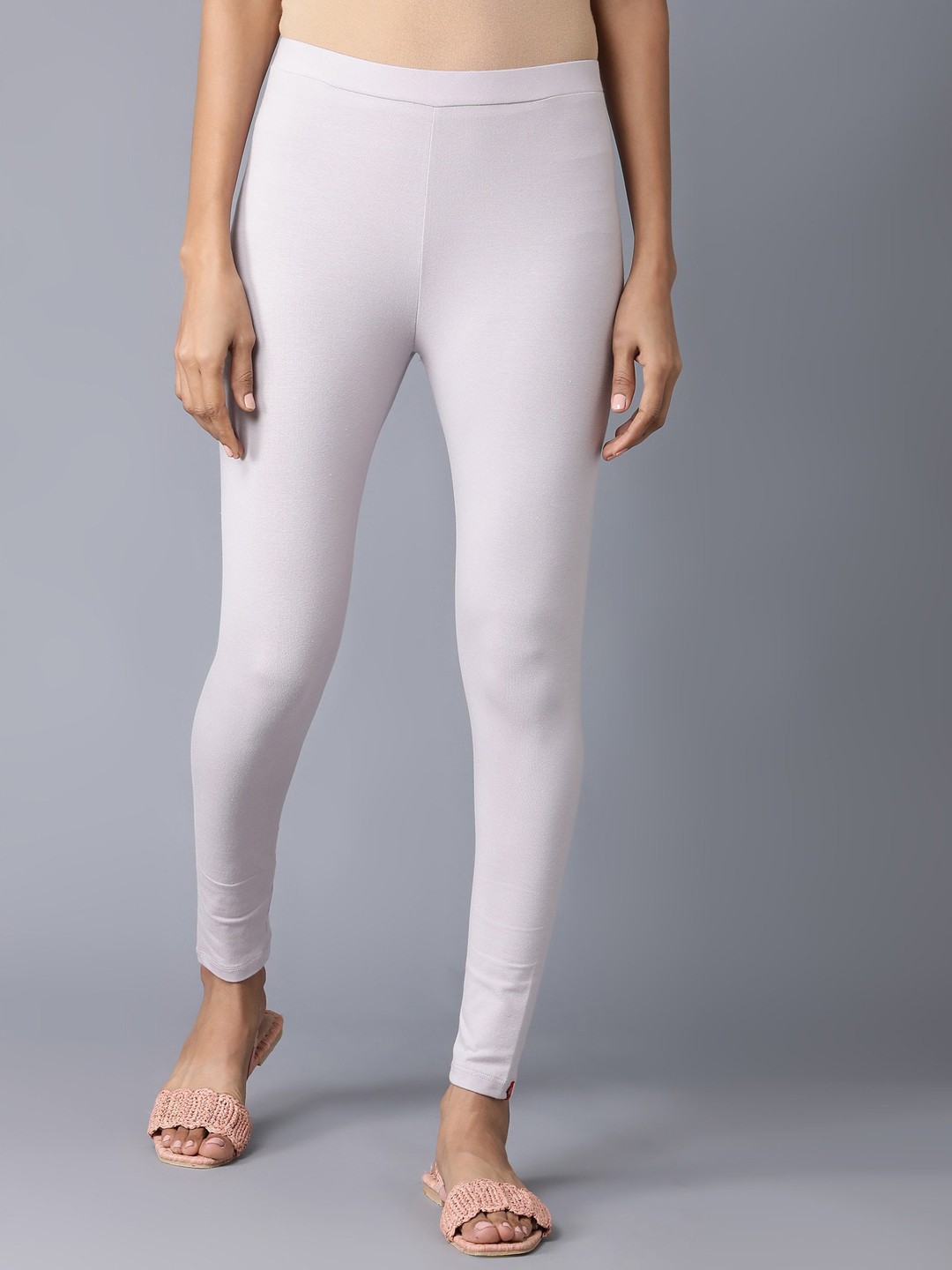 

W Women Lavender Solid Tights